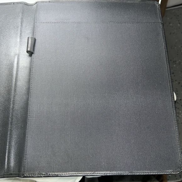 Top Grain Cowhide folder - Picture 3 of 4